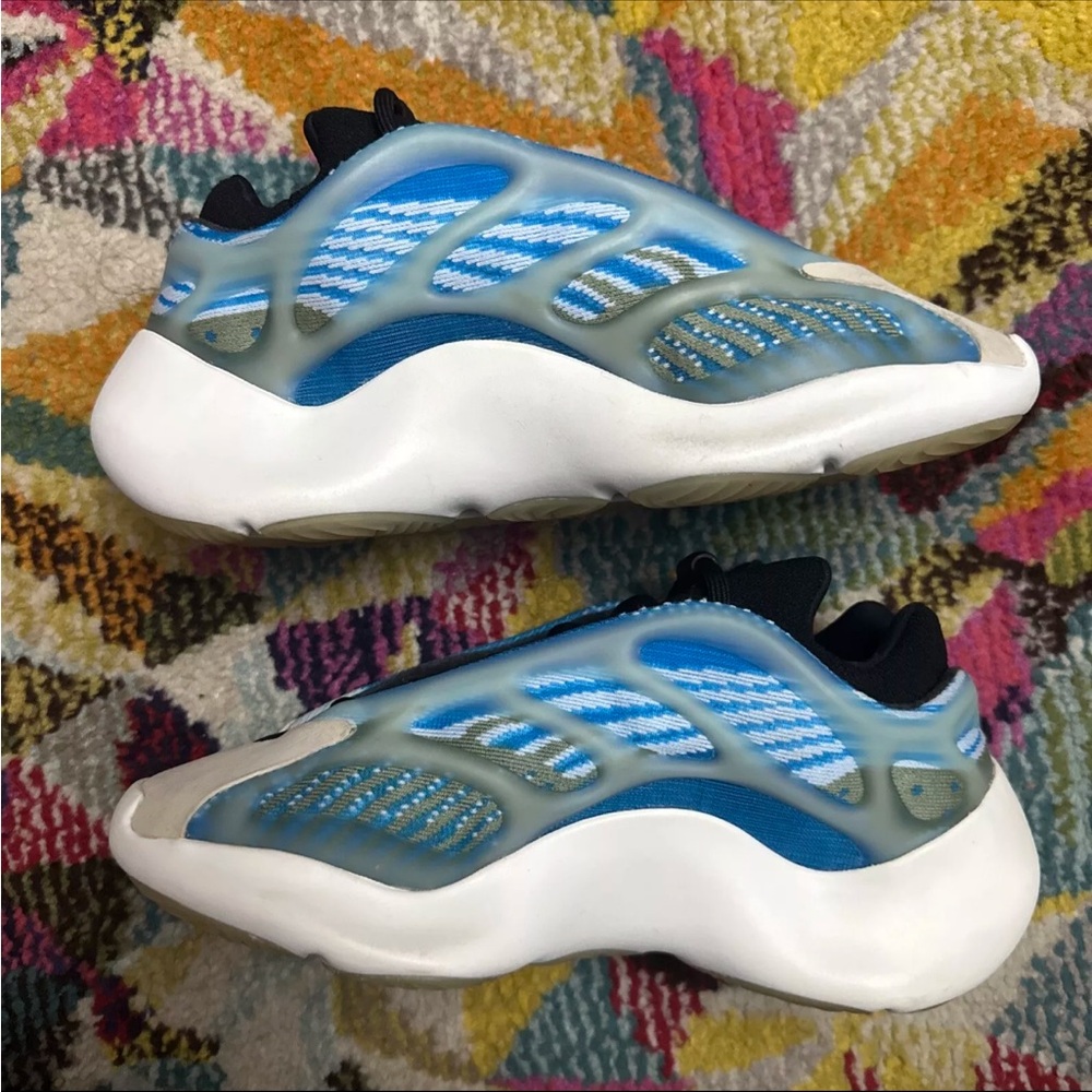 adidas Yeezy 700 v3 Arzareth